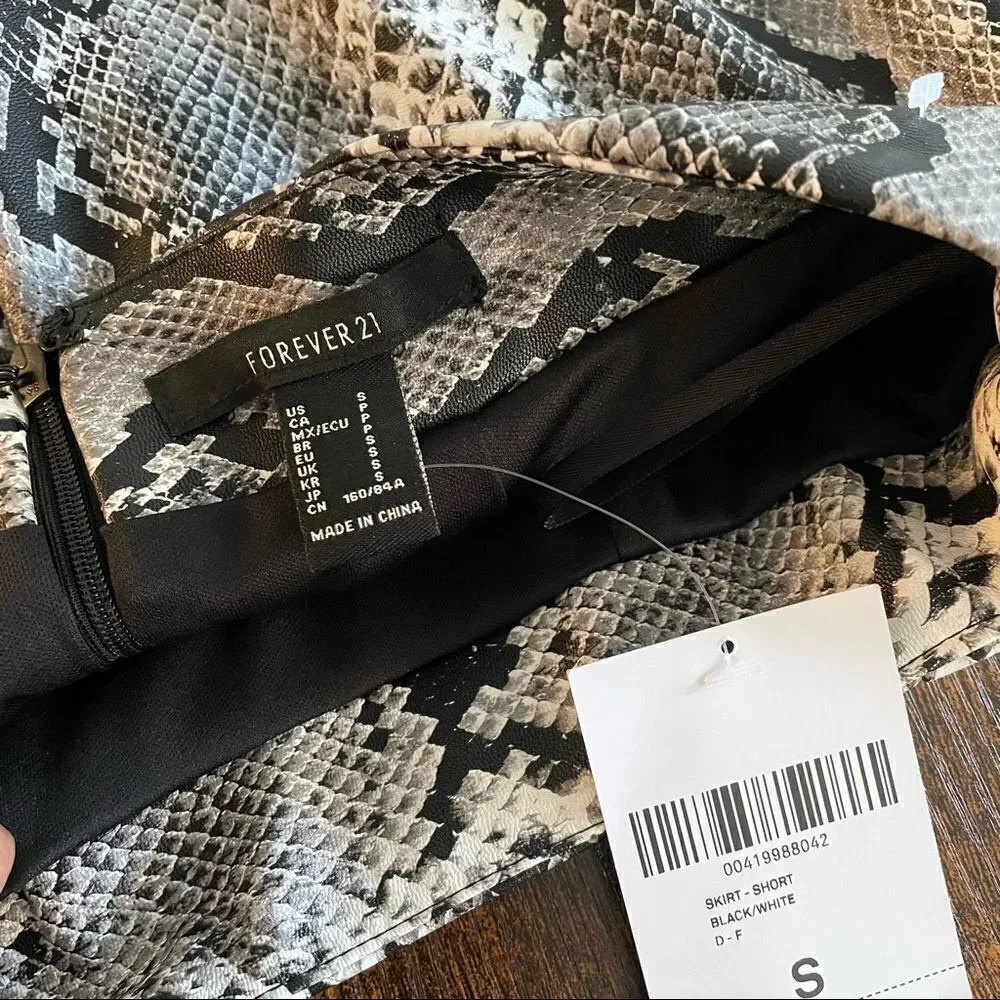 F21 nwt faux snake skin print mini skirt - Picture 14 of 15